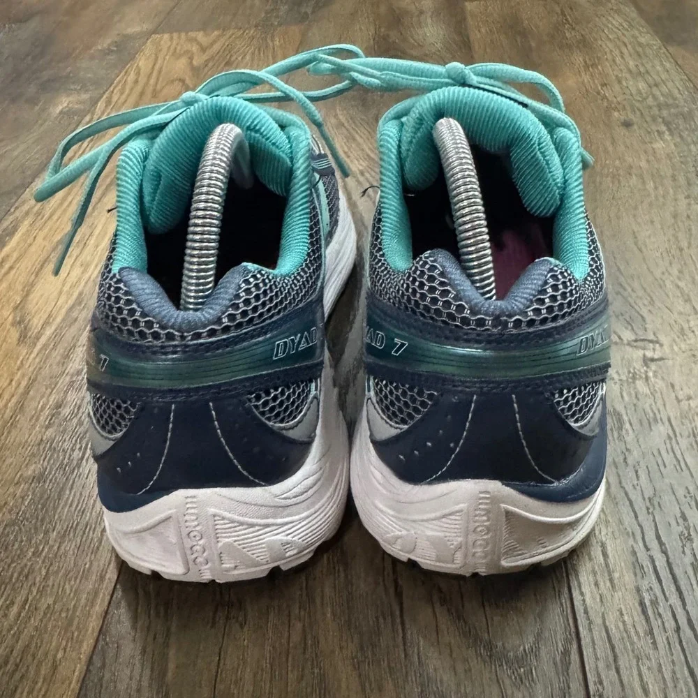 Brooks Dyad 7 Women's Running Shoes Size 10 Blue Teal Athletic Walking Sneakers